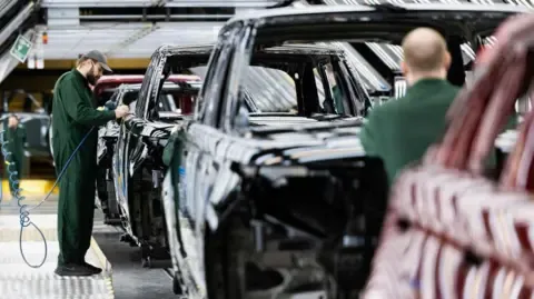 Jaguar Land Rover Supply Chain Staff Allegedly Told to Register for Universal Credit, Union Claims